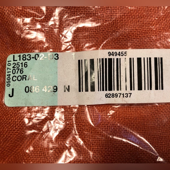 NWOT-CORAL-WINTER SILKS PASHMINA 75% SILK  25% Cashmere. - Picture 4 of 4